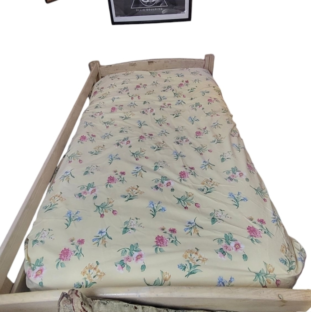 Vintage Springs Yellow Red Blue Floral Sheet Queen